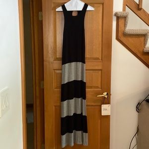 Figure flattering Monteau of Los Angeles Soft & Comfy Maxi Dress Size M.